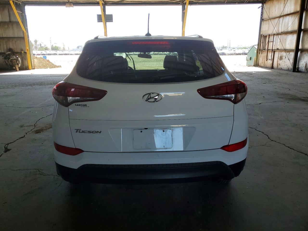 2017 HYUNDAI TUCSON SE photo 16