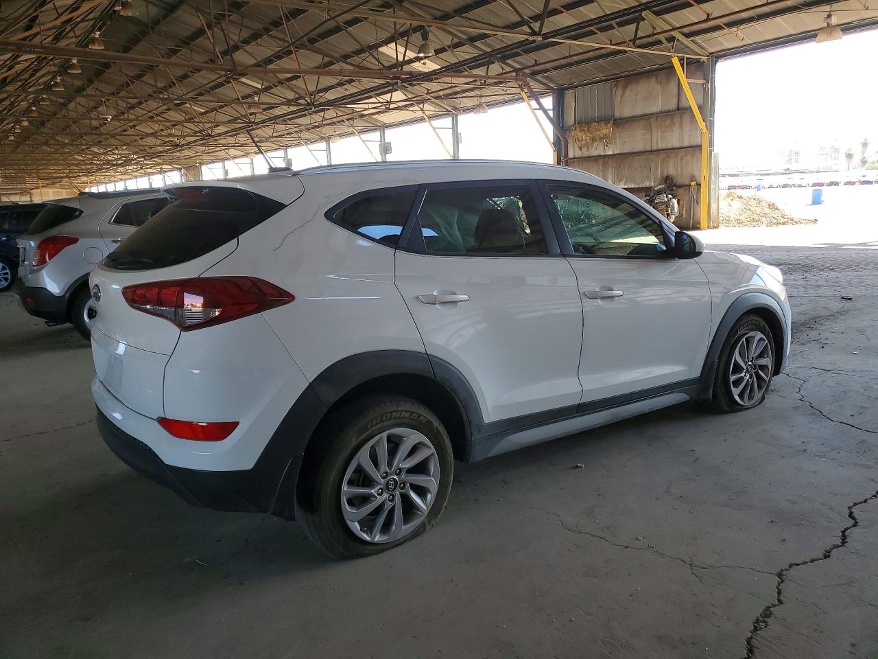 2017 HYUNDAI TUCSON SE photo 7