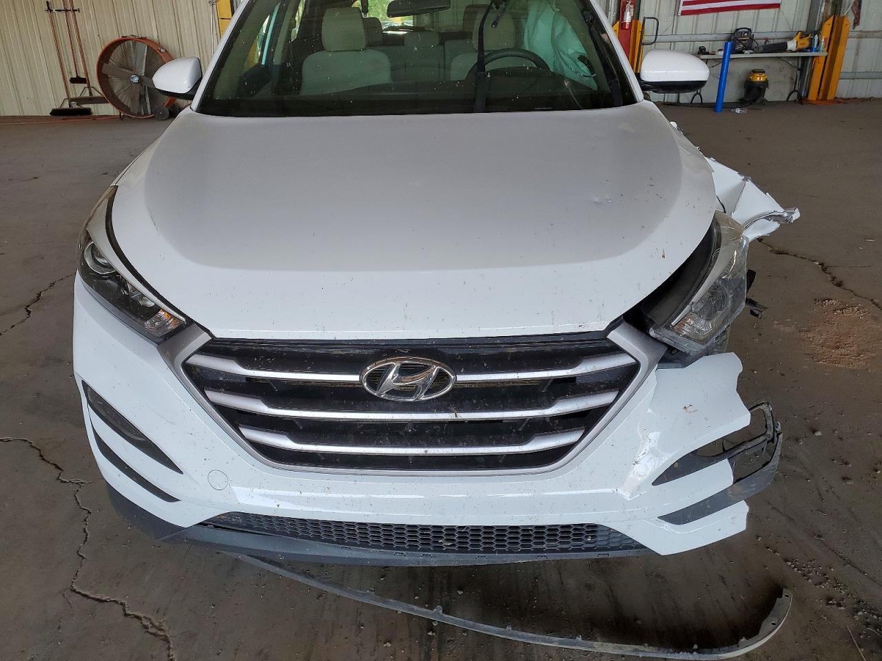 2017 HYUNDAI TUCSON SE photo 31