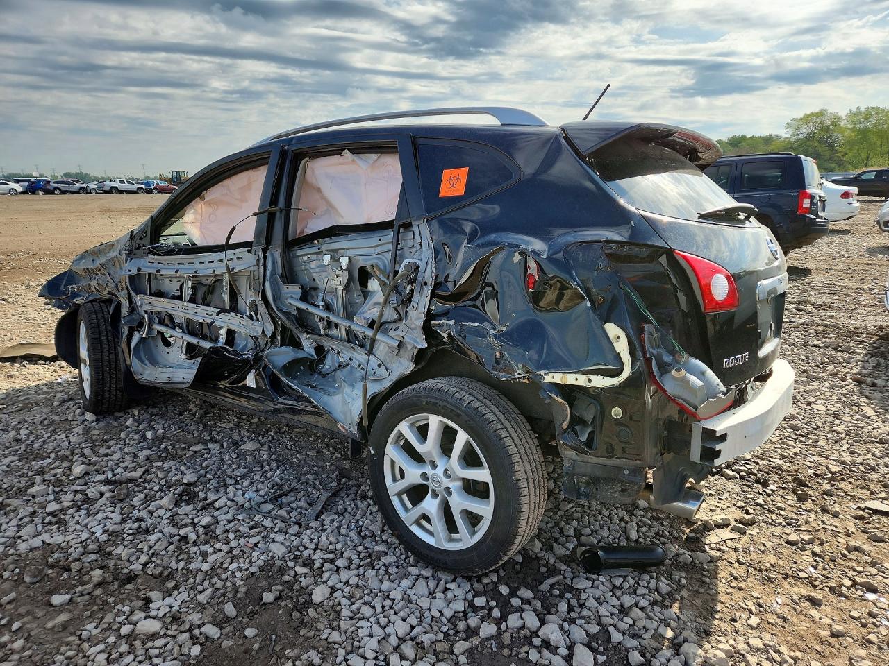 2013 NISSAN ROGUE S photo 4