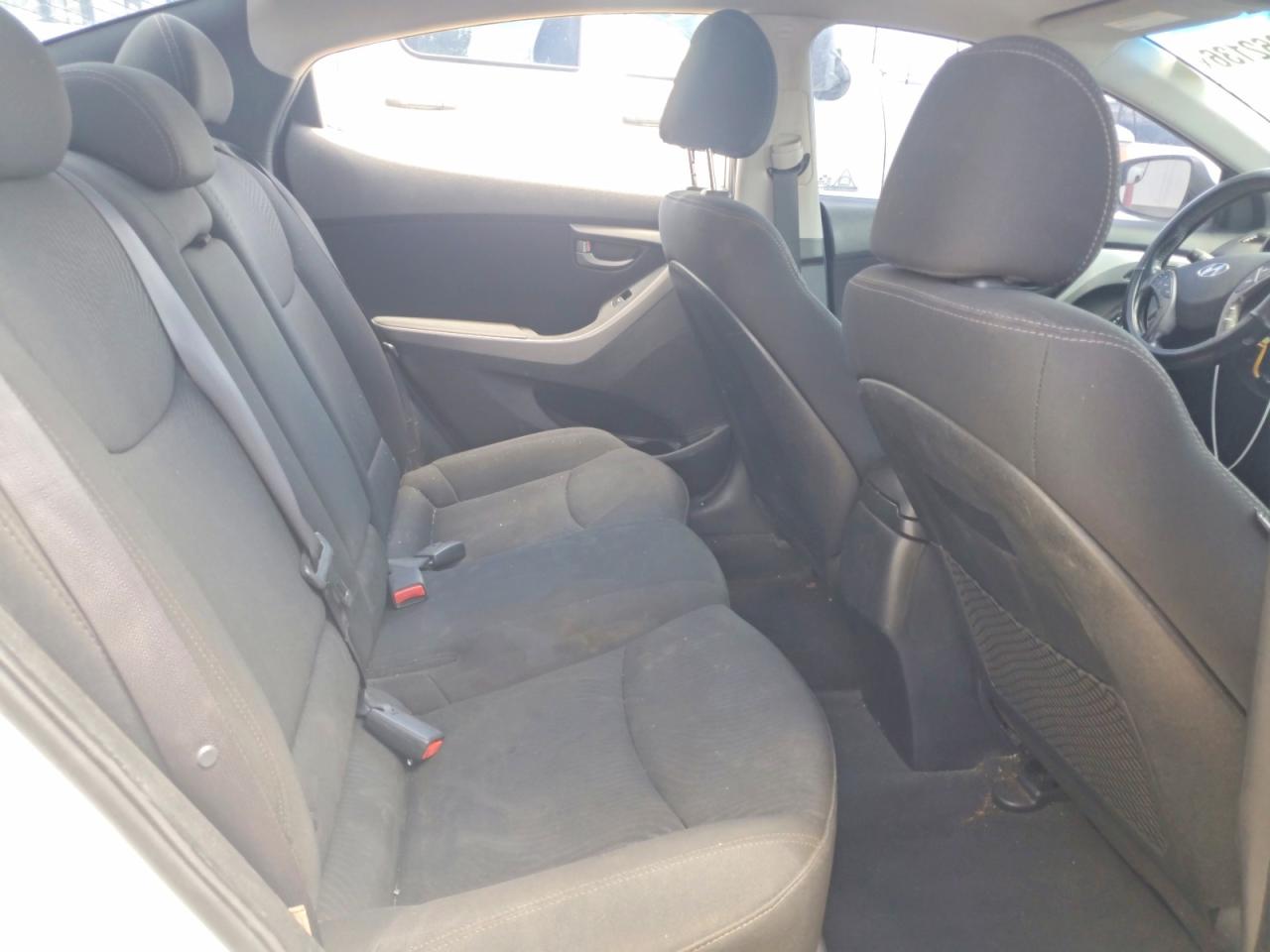 2015 HYUNDAI ELANTRA SE photo 19
