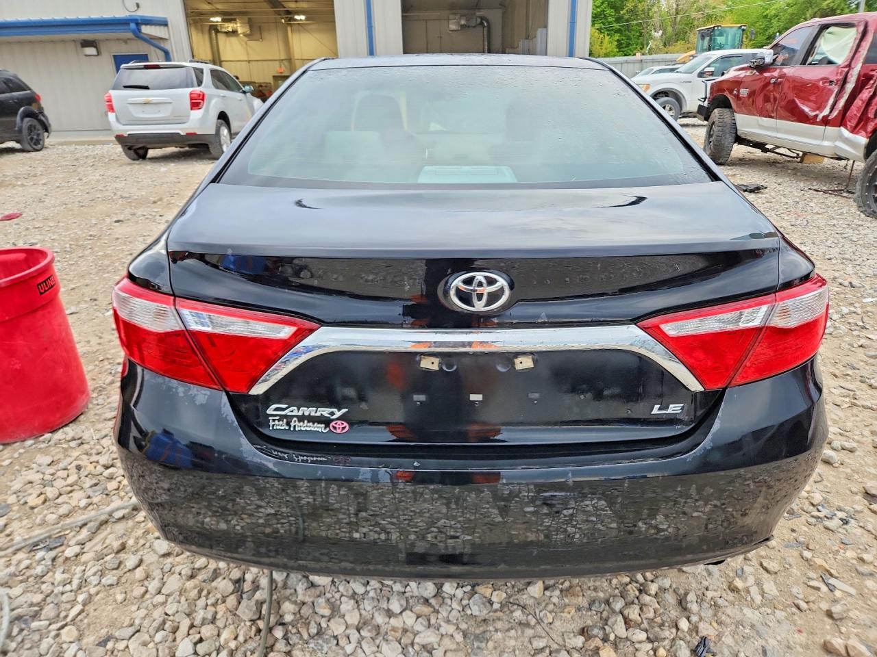 2017 TOYOTA CAMRY LE photo 11