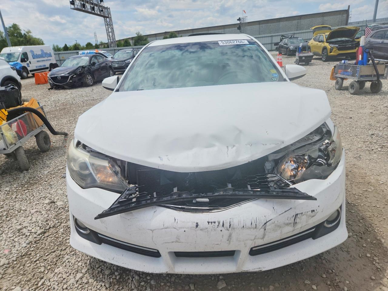 2014 TOYOTA CAMRY SE photo 9