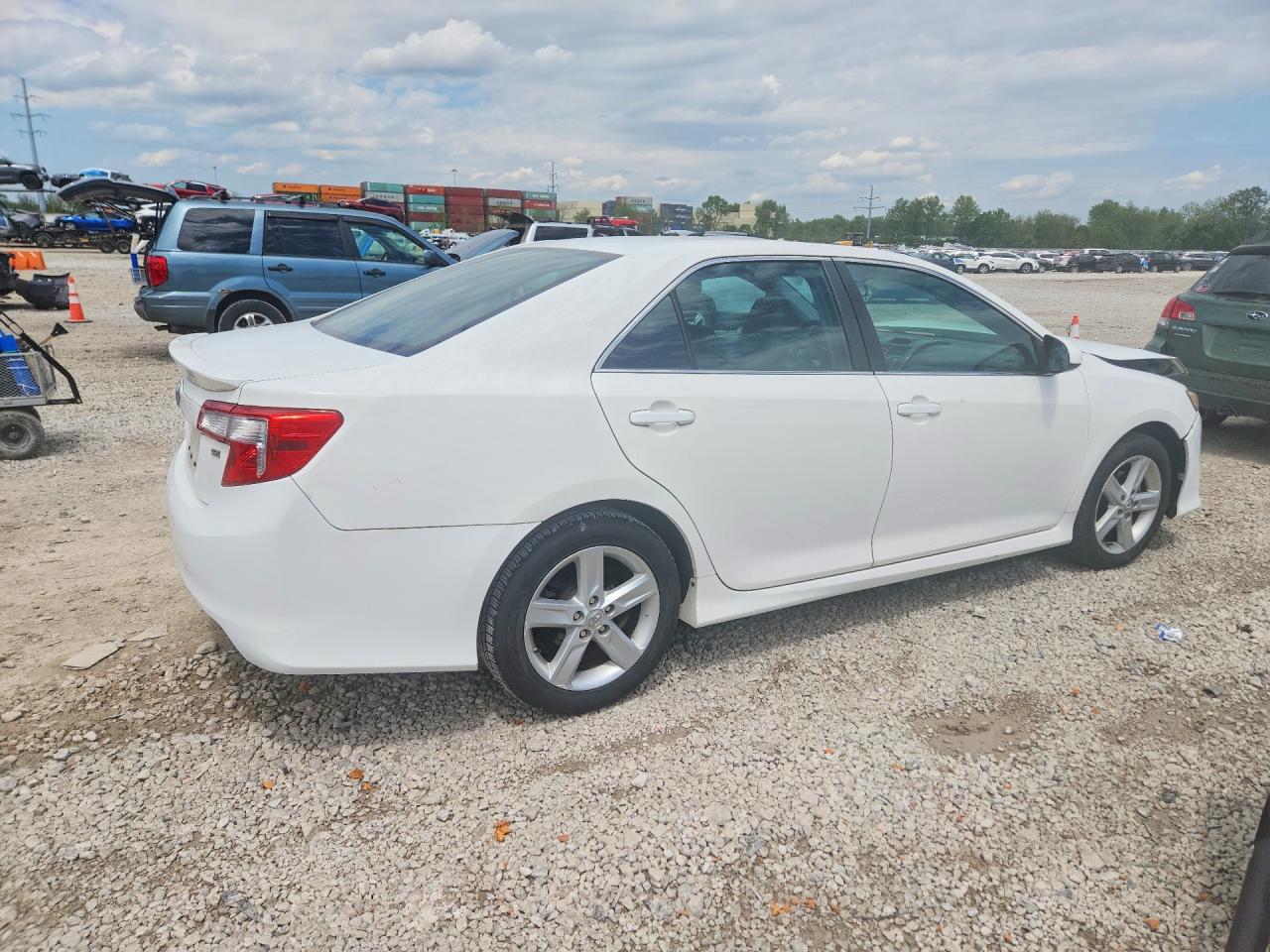2014 TOYOTA CAMRY SE photo 5
