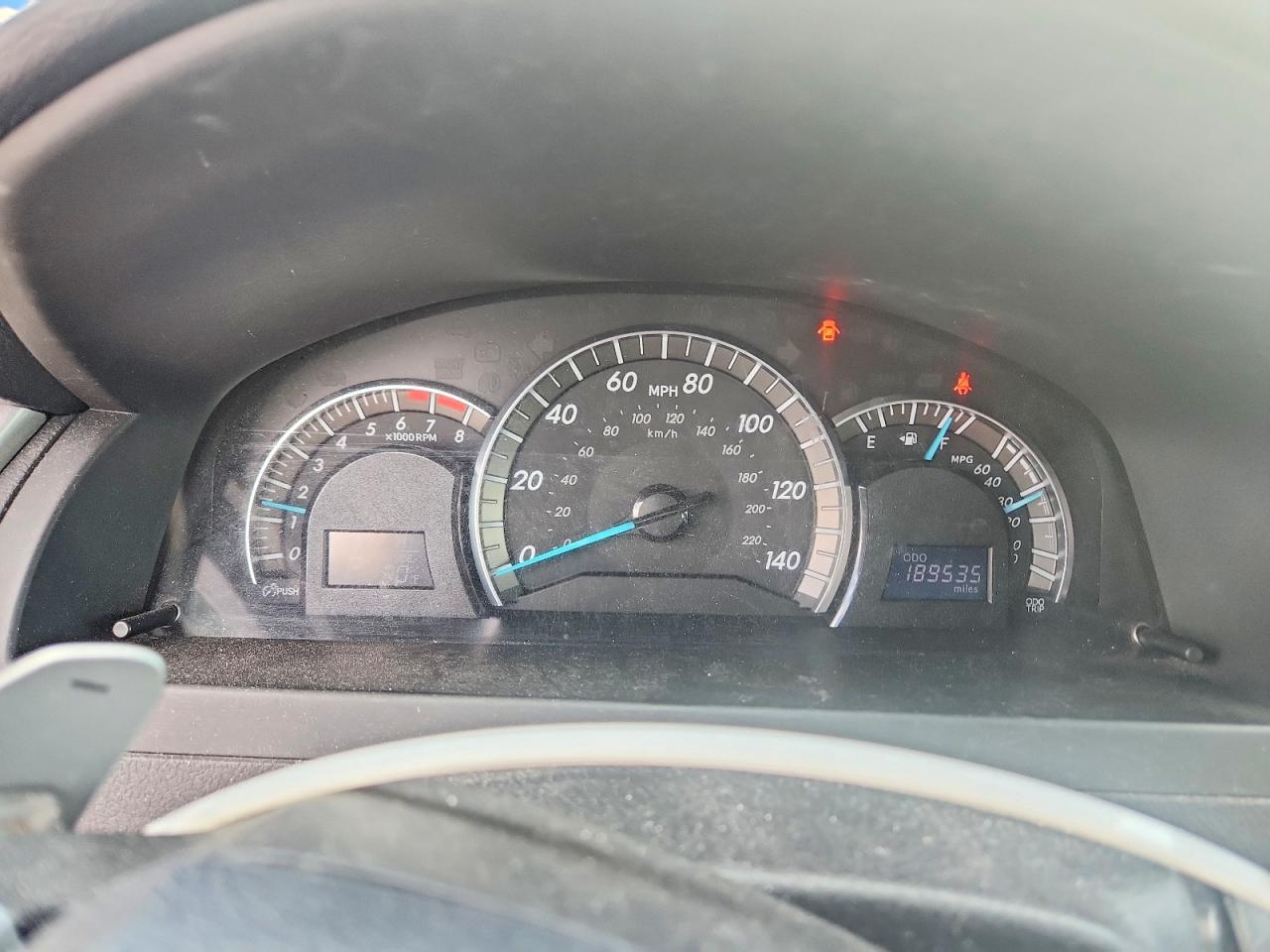 2014 TOYOTA CAMRY SE photo 17