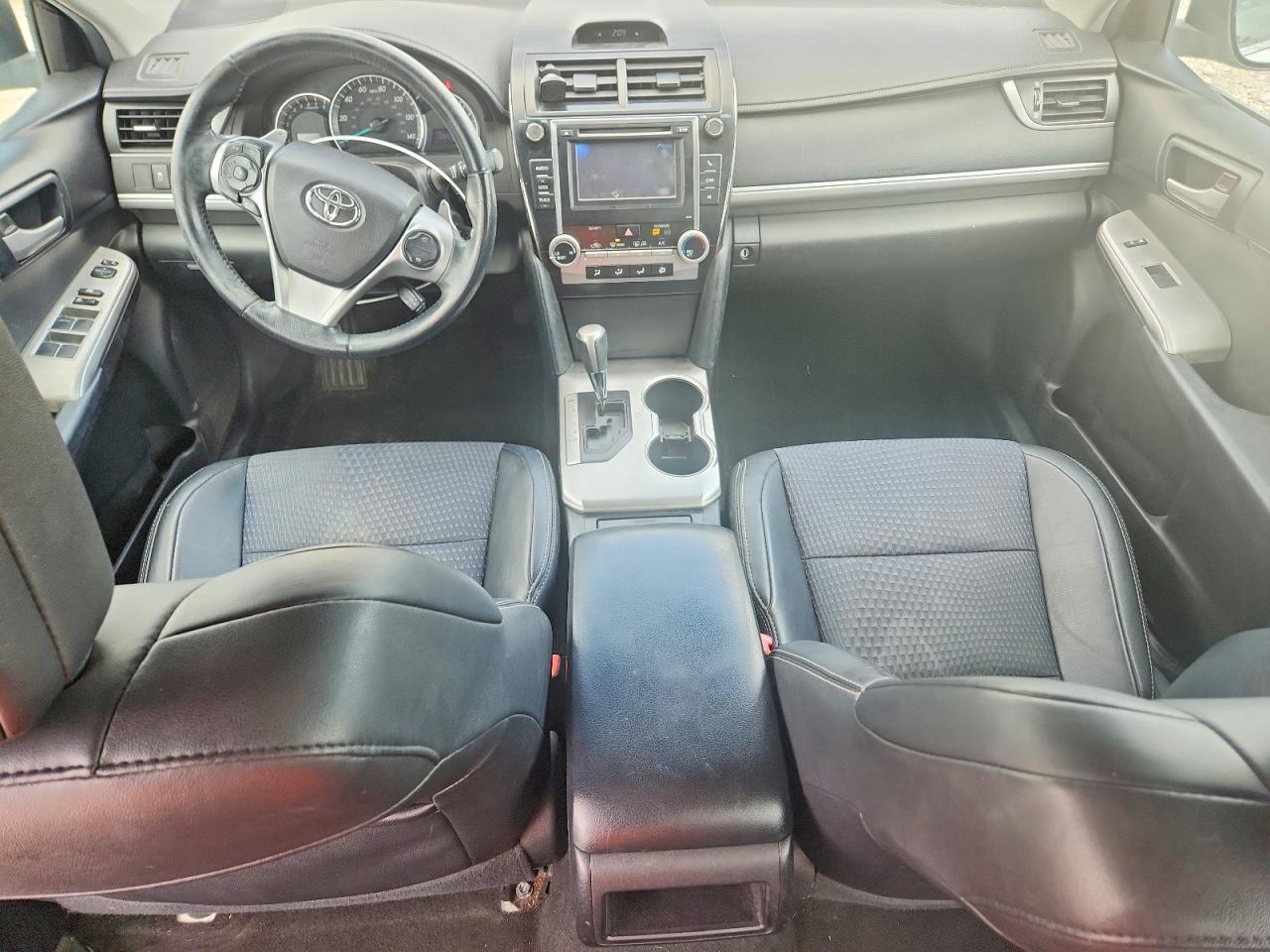 2014 TOYOTA CAMRY SE photo 15