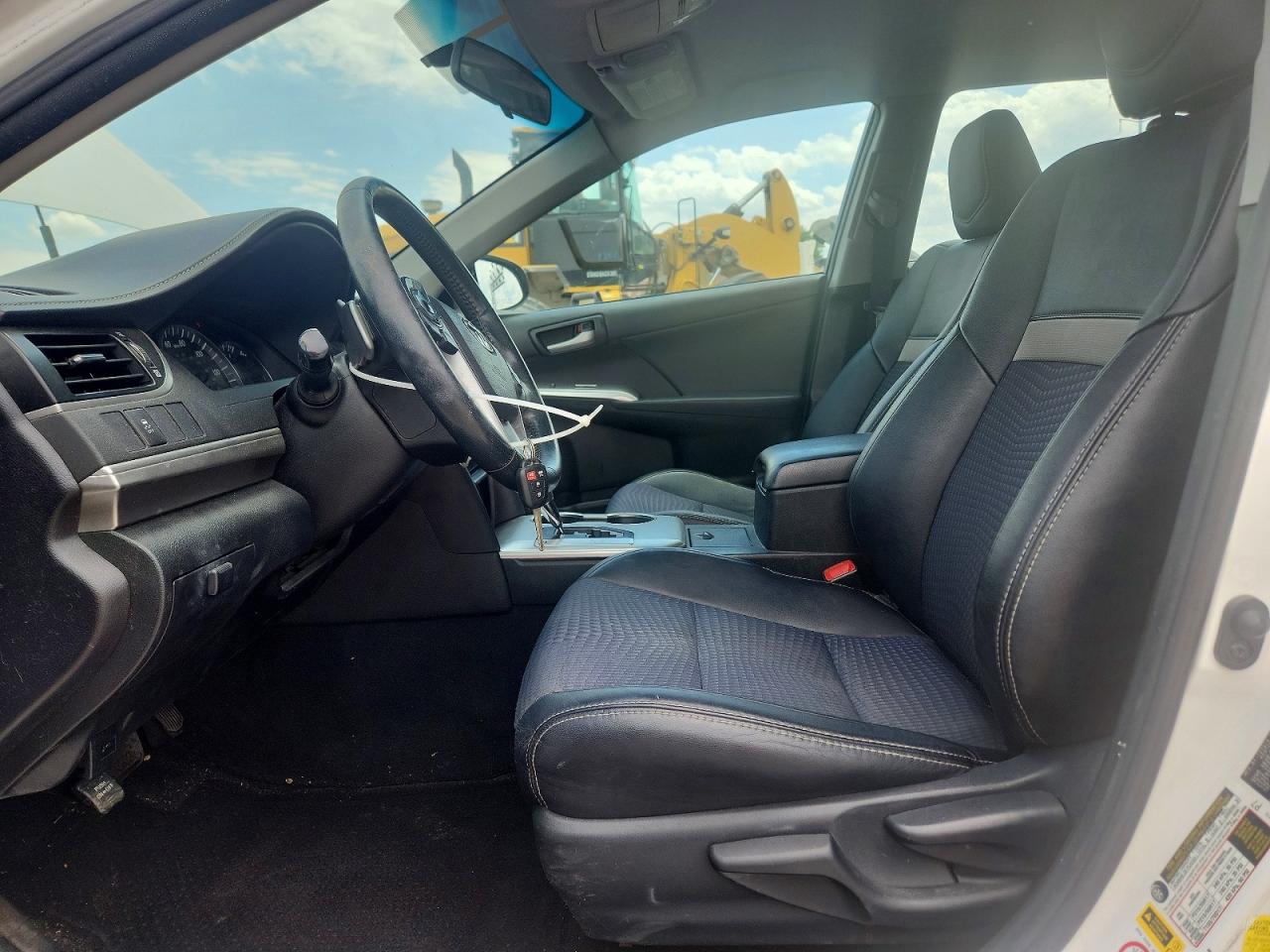 2014 TOYOTA CAMRY SE photo 13