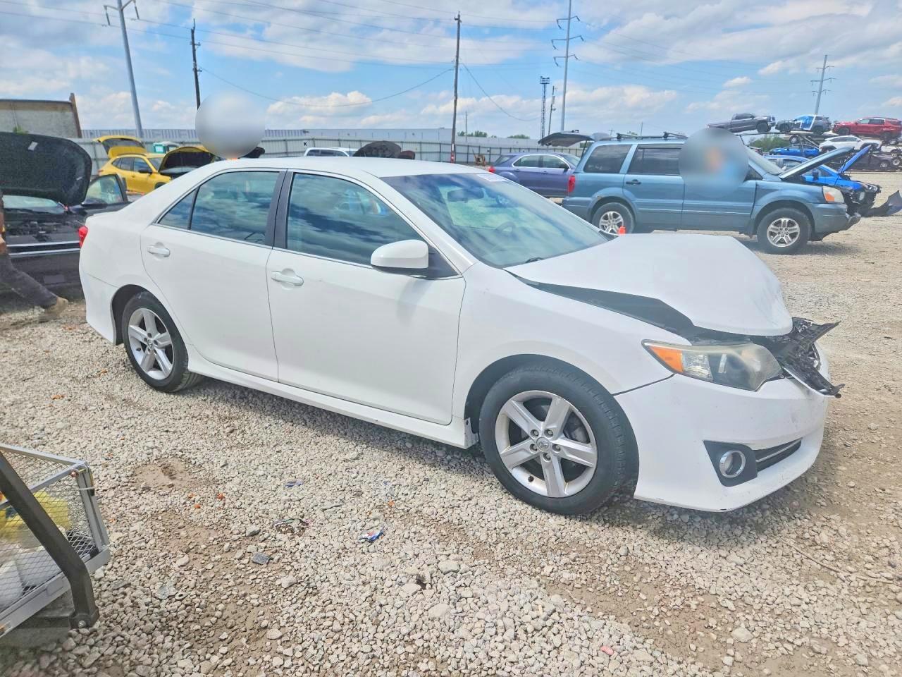 2014 TOYOTA CAMRY SE photo 7