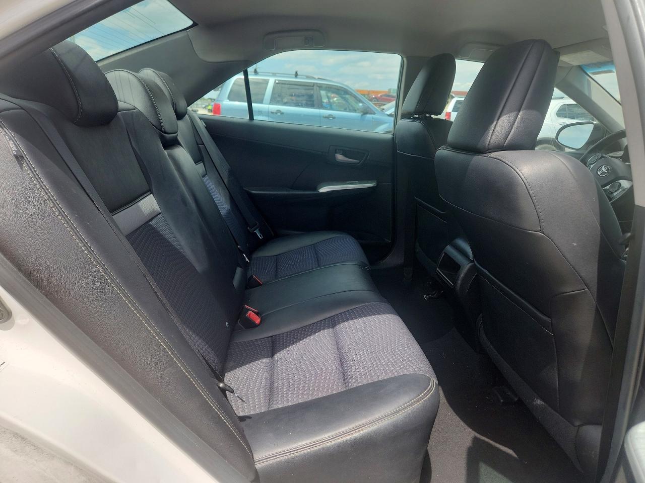 2014 TOYOTA CAMRY SE photo 19
