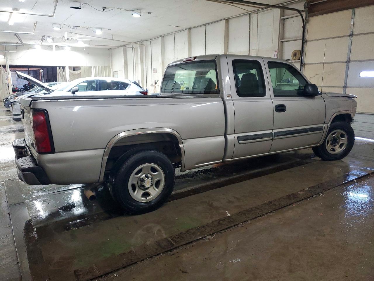 2004 CHEVROLET SILVERADO C1500 photo 7