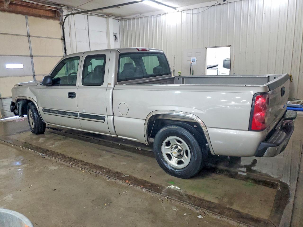 2004 CHEVROLET SILVERADO C1500 photo 4