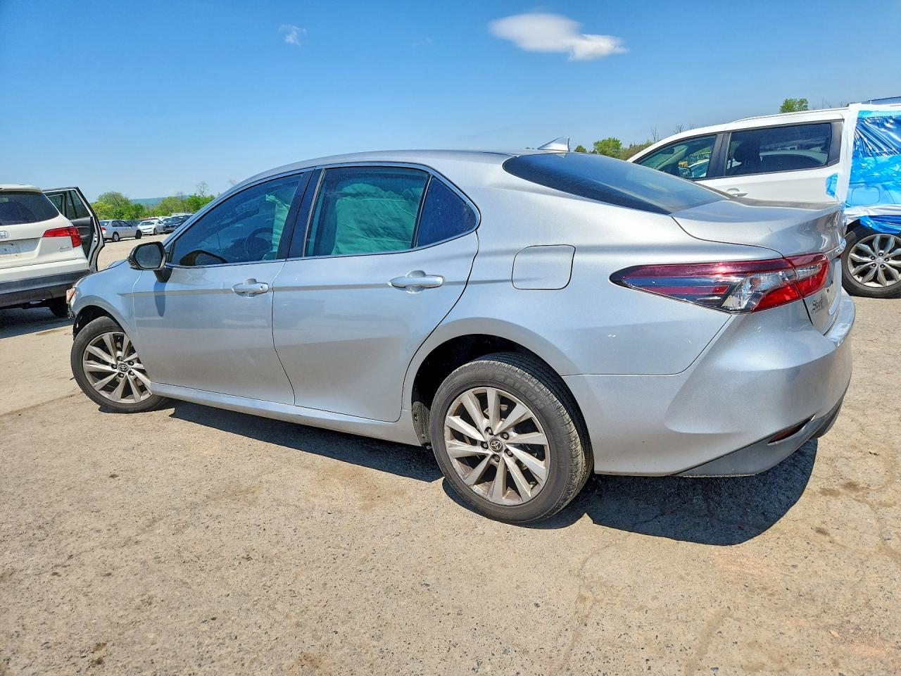 2021 TOYOTA CAMRY LE photo 4
