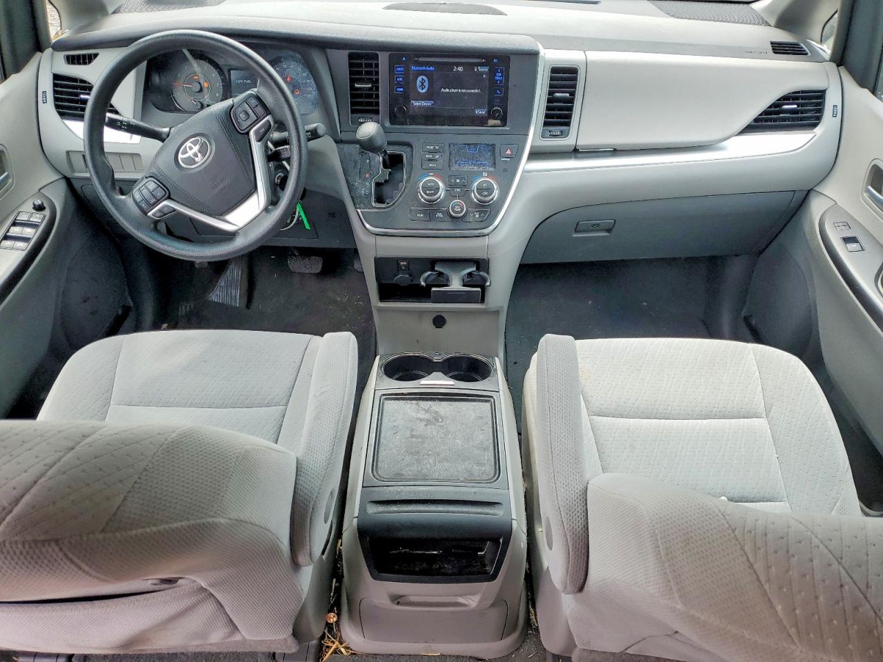 2016 TOYOTA SIENNA LE photo 15