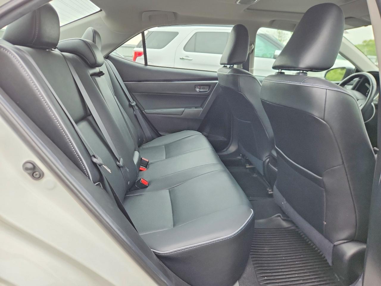 2019 TOYOTA COROLLA XLE photo 10