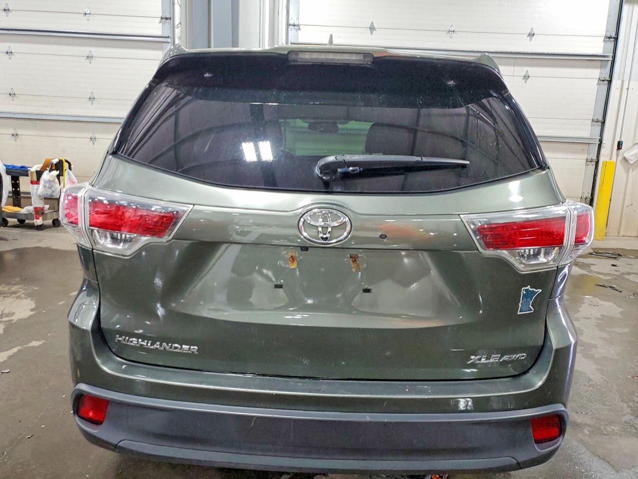 2016 TOYOTA HIGHLANDER XLE photo 11