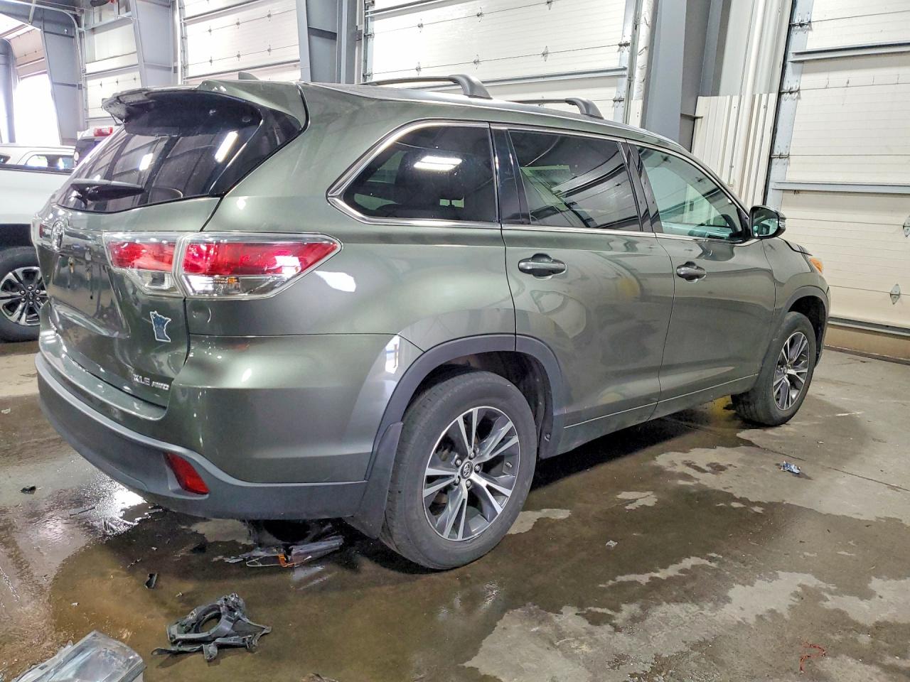 2016 TOYOTA HIGHLANDER XLE photo 5