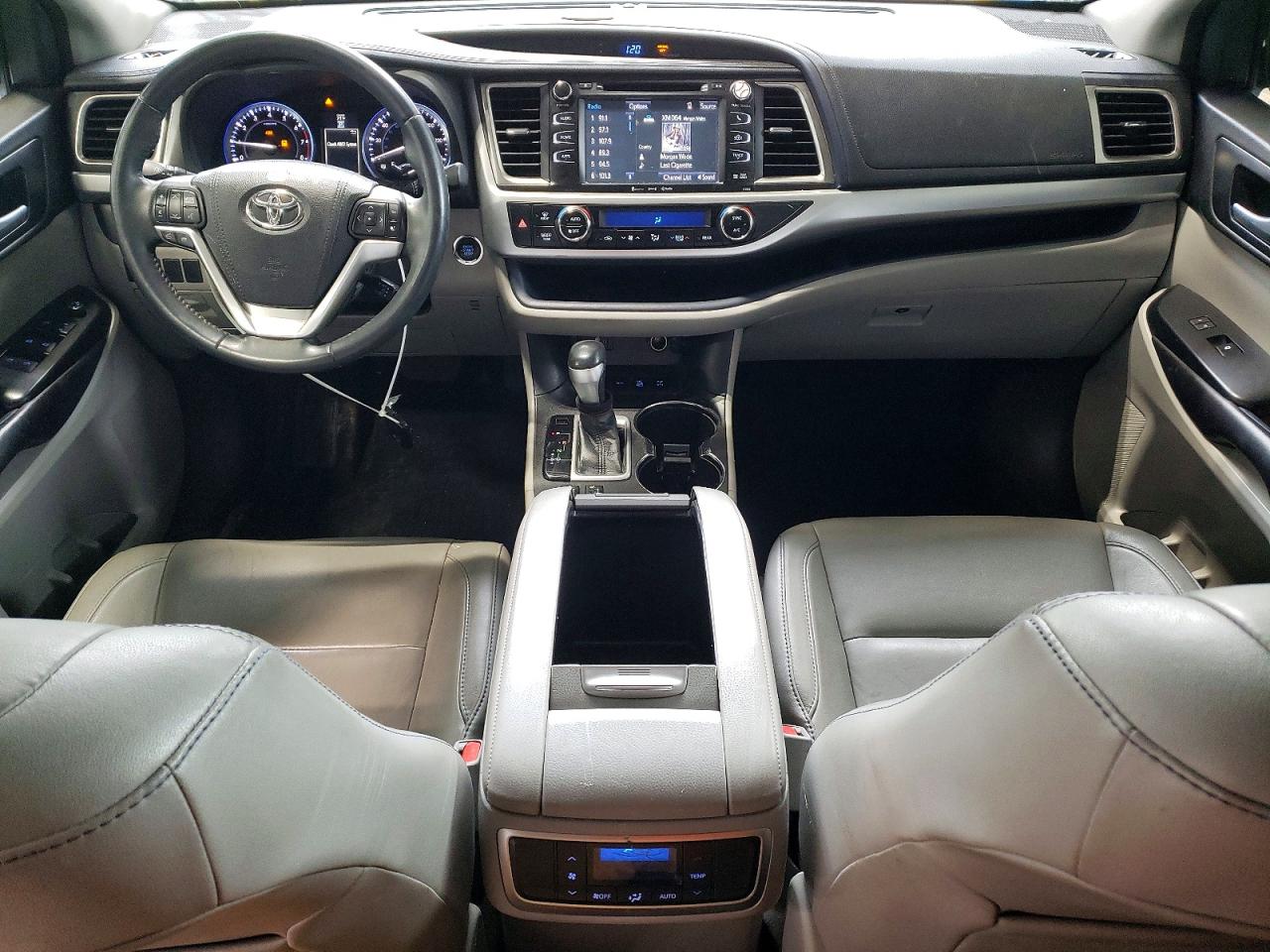 2016 TOYOTA HIGHLANDER XLE photo 15