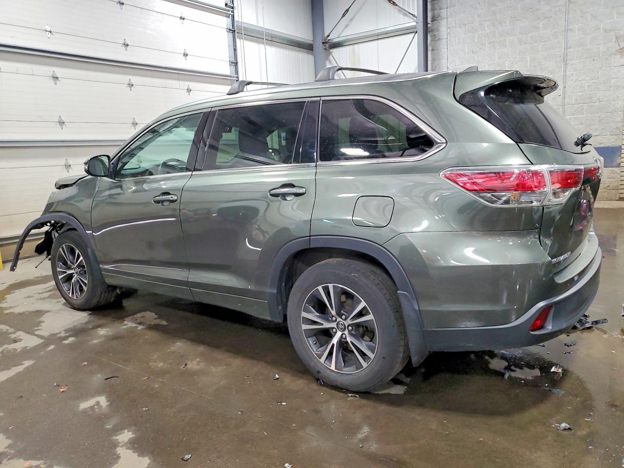 2016 TOYOTA HIGHLANDER XLE photo 3
