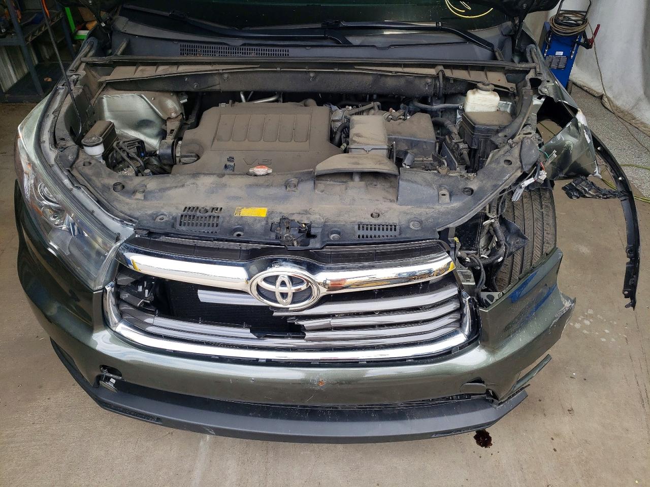 2016 TOYOTA HIGHLANDER XLE photo 23