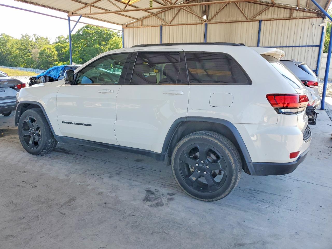 2019 JEEP GRAND CHEROKEE LAREDO photo 2
