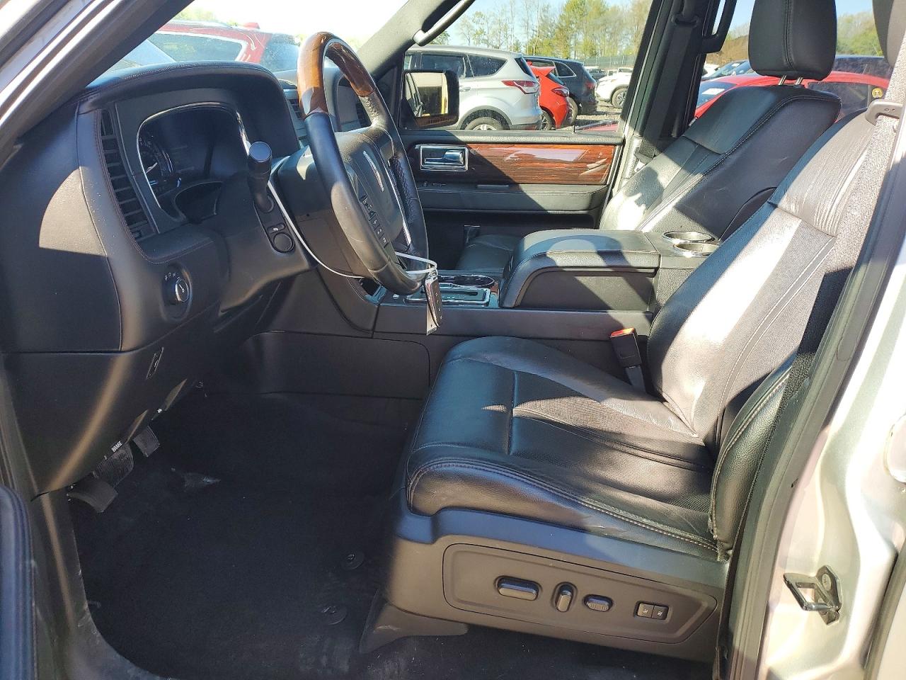 2017 LINCOLN NAVIGATOR RESERVE photo 13