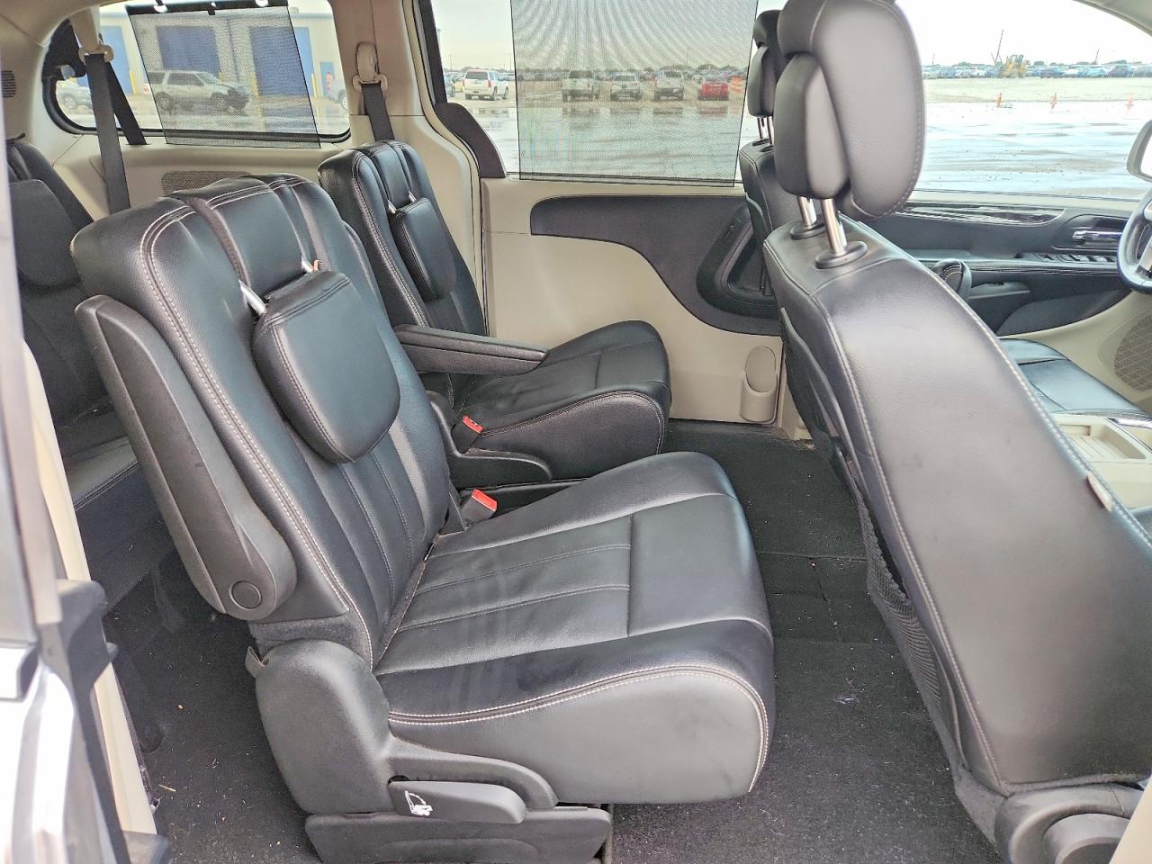 2015 CHRYSLER TOWN & COUNTRY TOURING photo 21