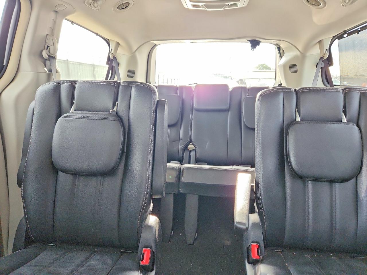 2015 CHRYSLER TOWN & COUNTRY TOURING photo 19