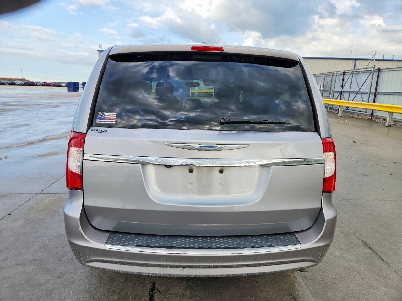 2015 CHRYSLER TOWN & COUNTRY TOURING photo 11
