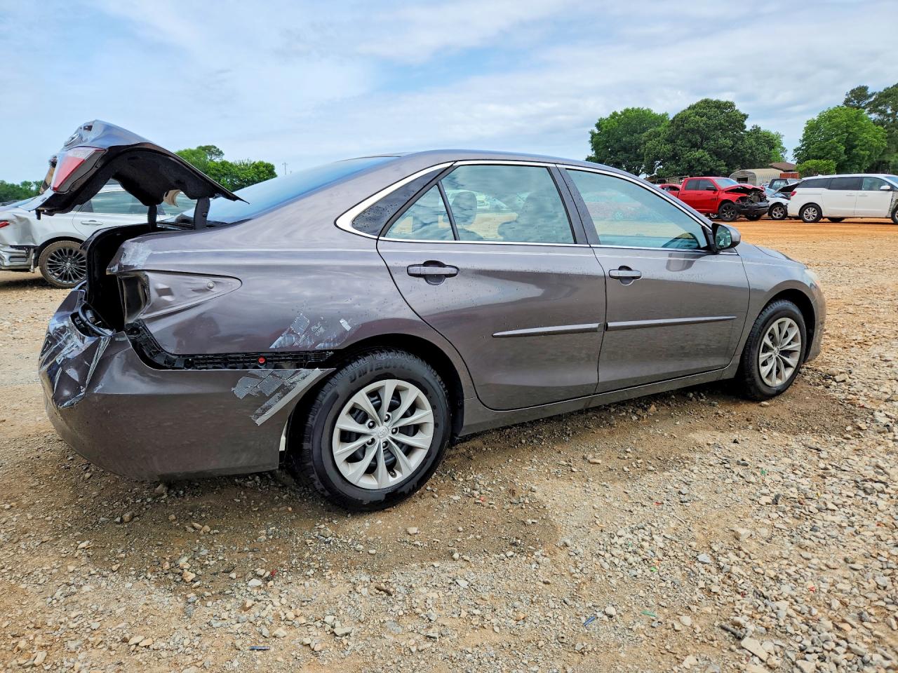 2017 TOYOTA CAMRY LE photo 5