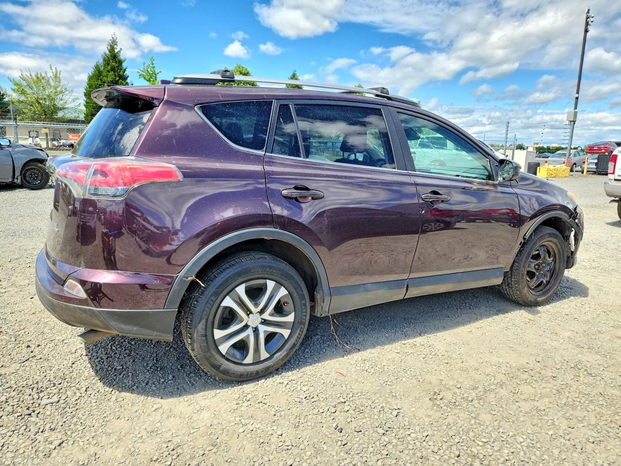 2017 TOYOTA RAV4 LE photo 3