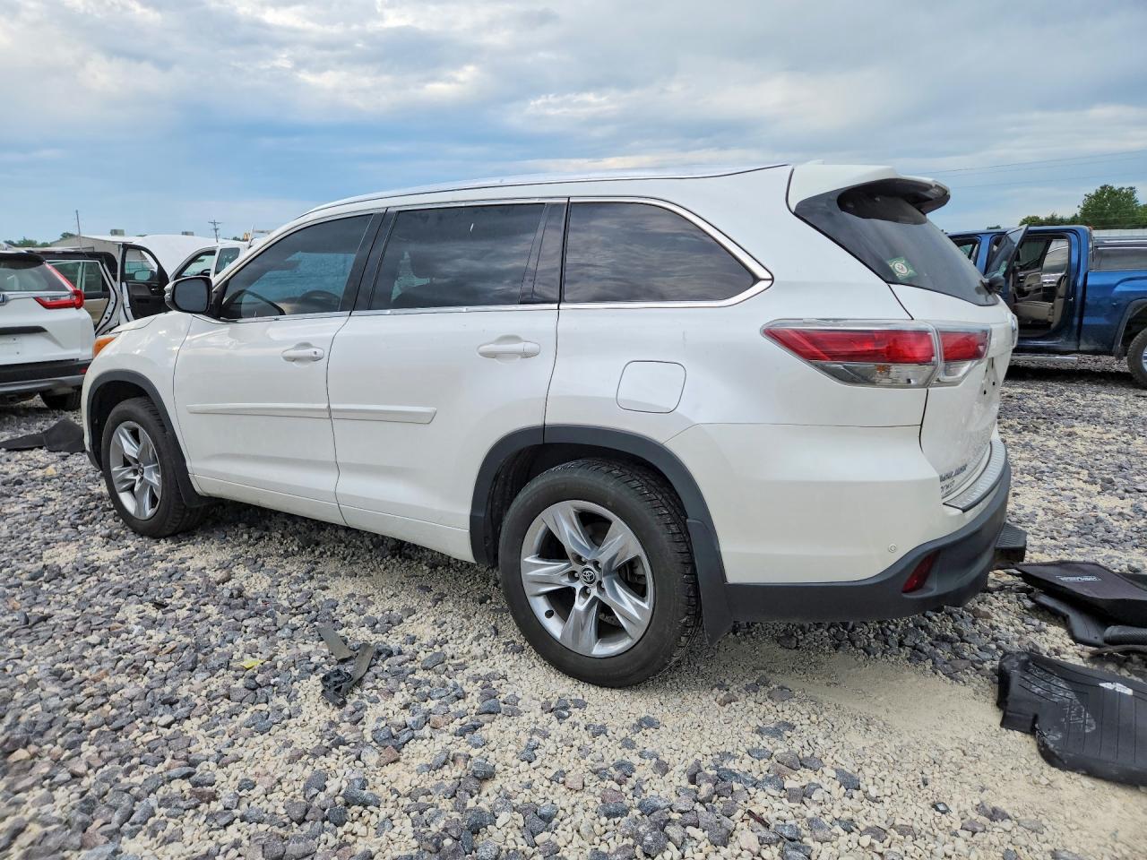 2016 TOYOTA HIGHLANDER LIMITED PLATINUM photo 2
