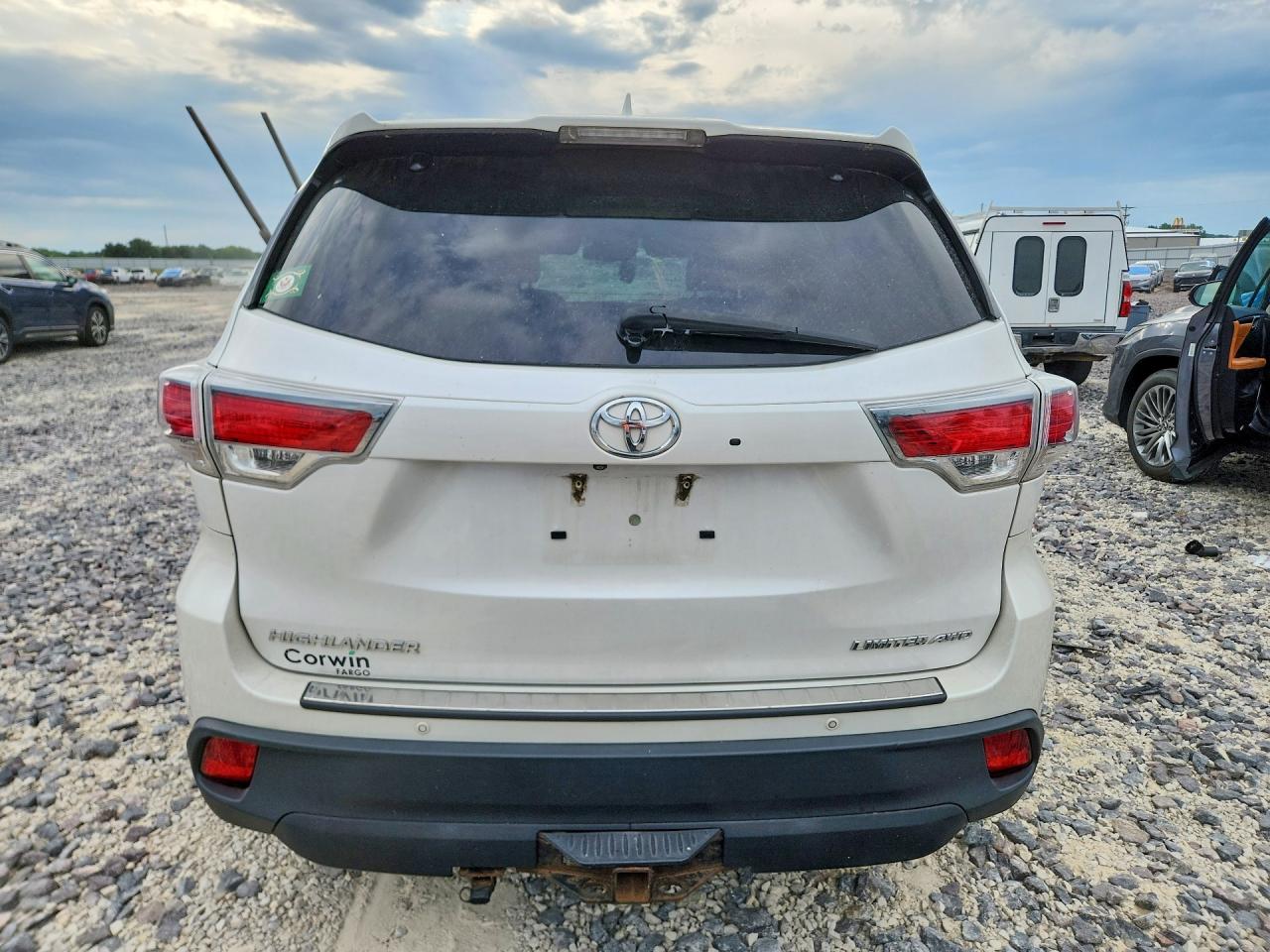 2016 TOYOTA HIGHLANDER LIMITED PLATINUM photo 6