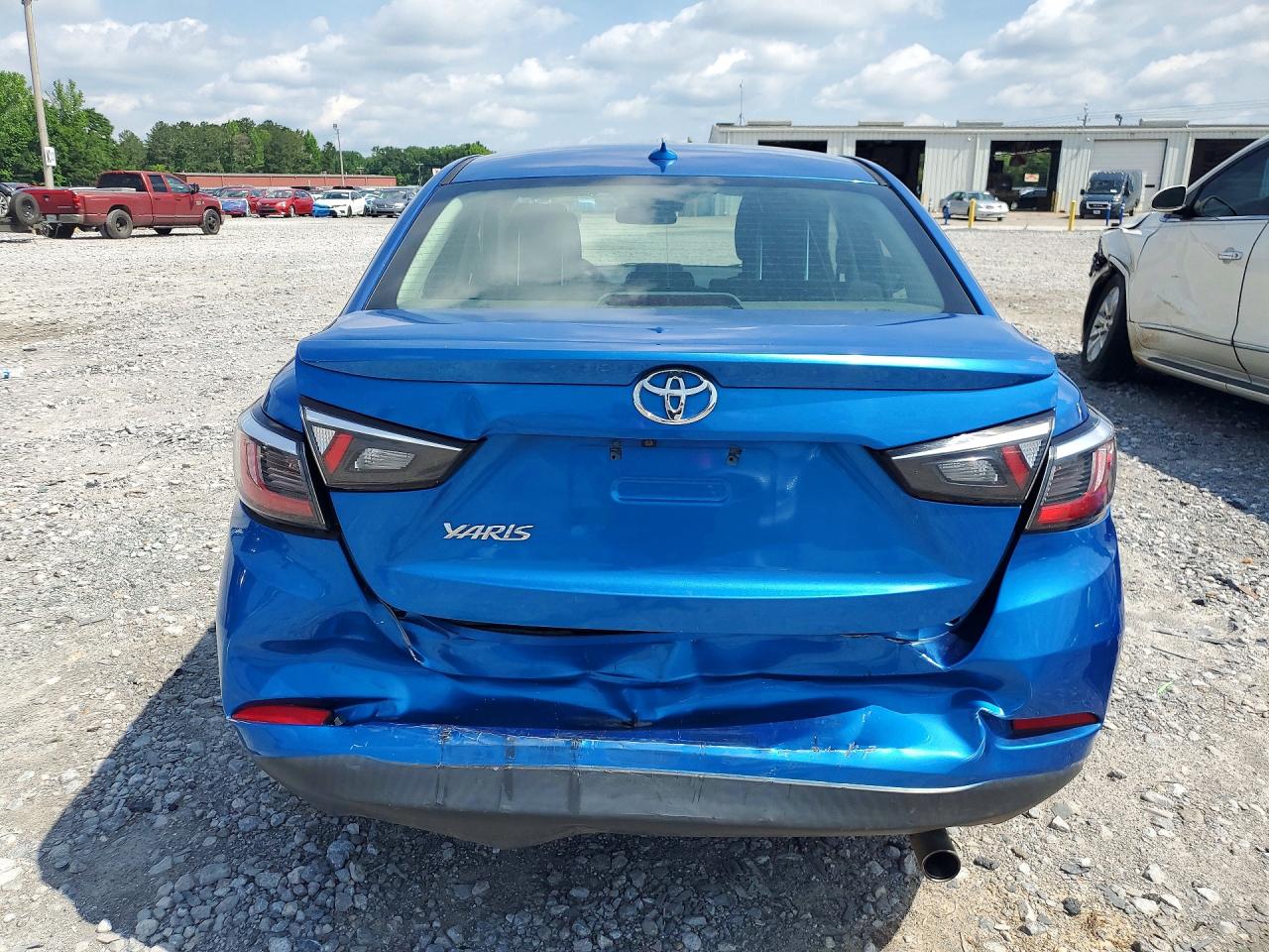 2019 TOYOTA YARIS LE photo 11