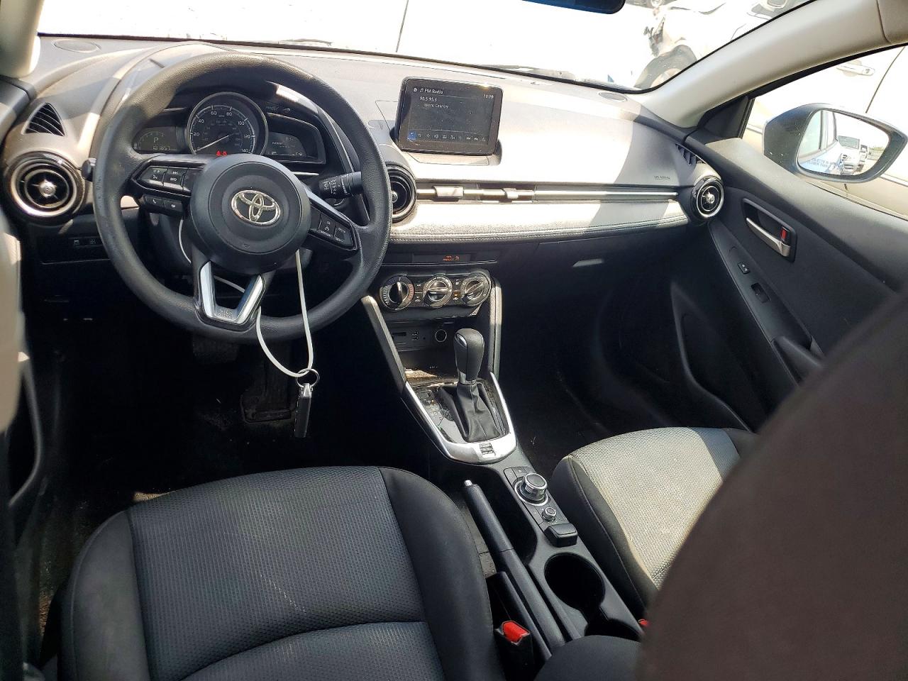 2019 TOYOTA YARIS LE photo 15