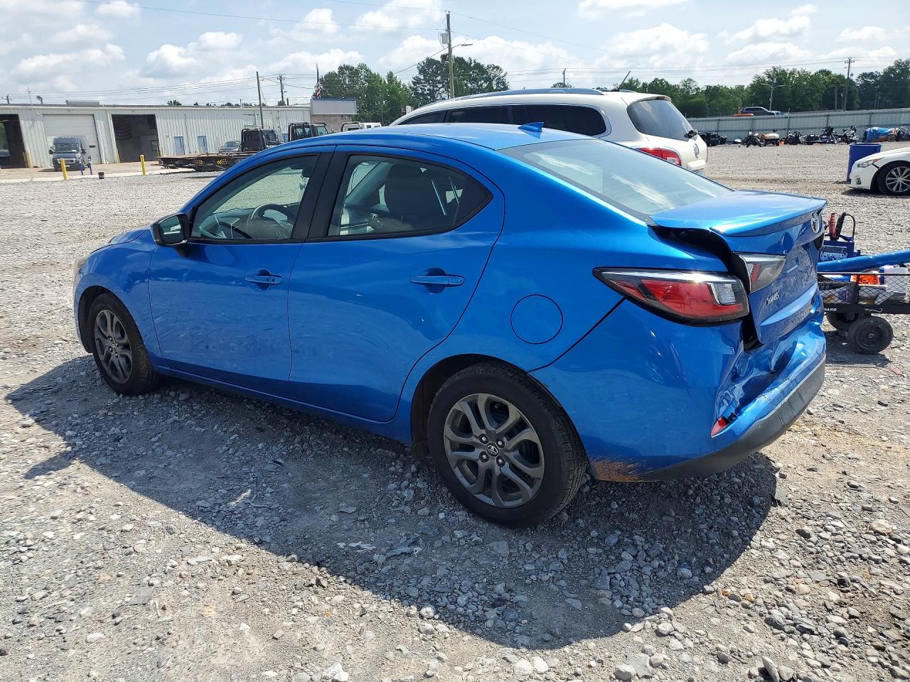 2019 TOYOTA YARIS LE photo 3