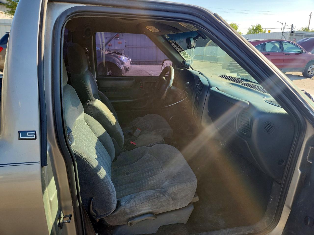 2001 CHEVROLET S TRUCK S10 photo 19