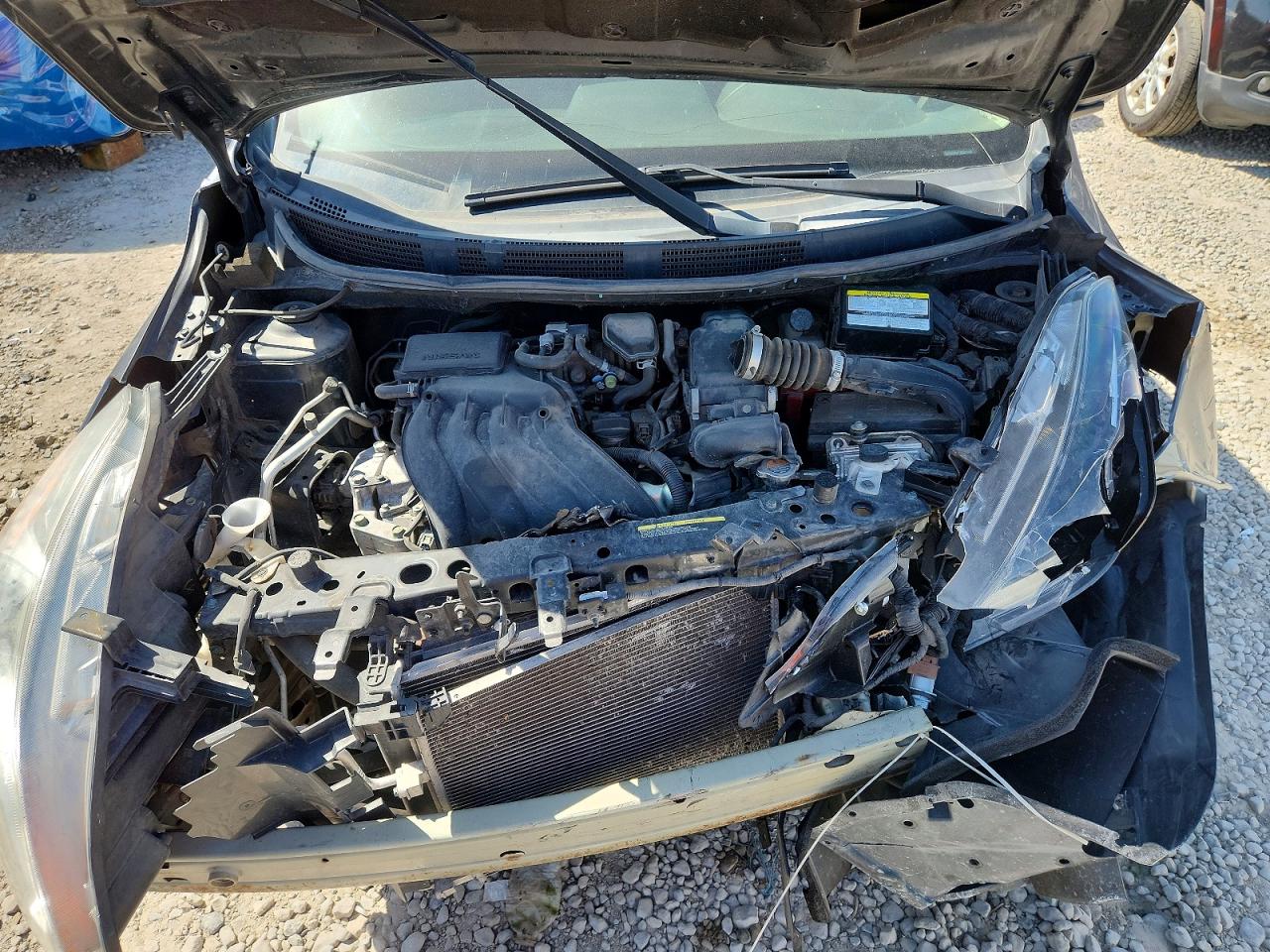 2019 NISSAN VERSA SV photo 21