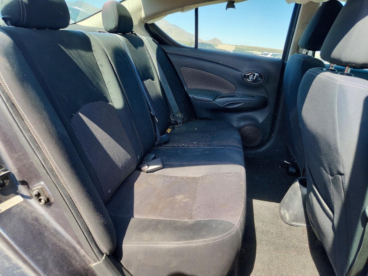 2019 NISSAN VERSA SV photo 19