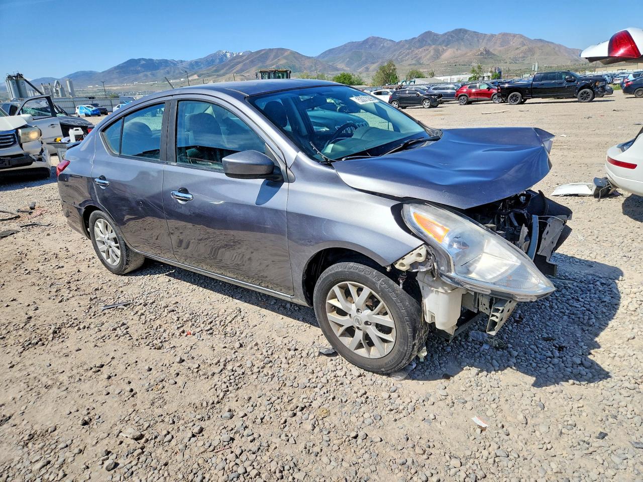2019 NISSAN VERSA SV photo 7