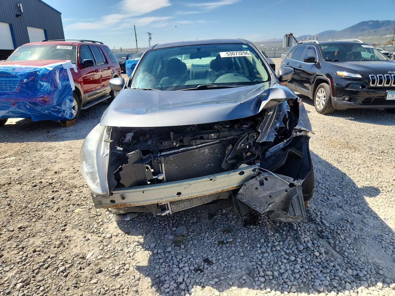 2019 NISSAN VERSA SV photo 9