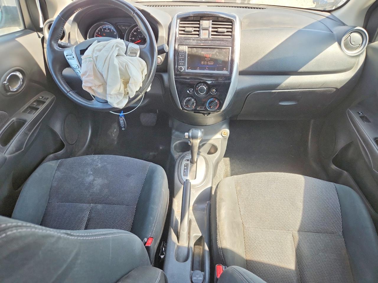 2019 NISSAN VERSA SV photo 15