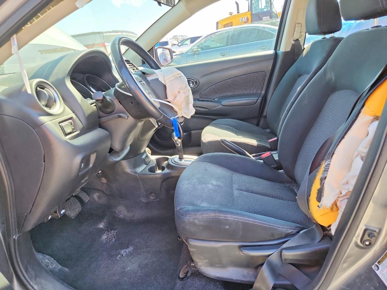 2019 NISSAN VERSA SV photo 13