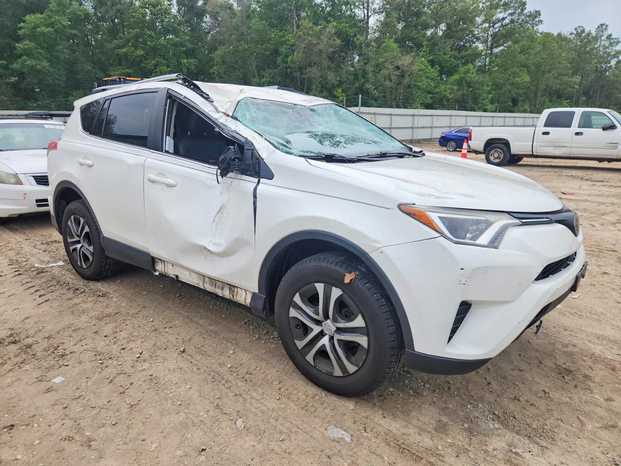 2017 TOYOTA RAV4 LE photo 4