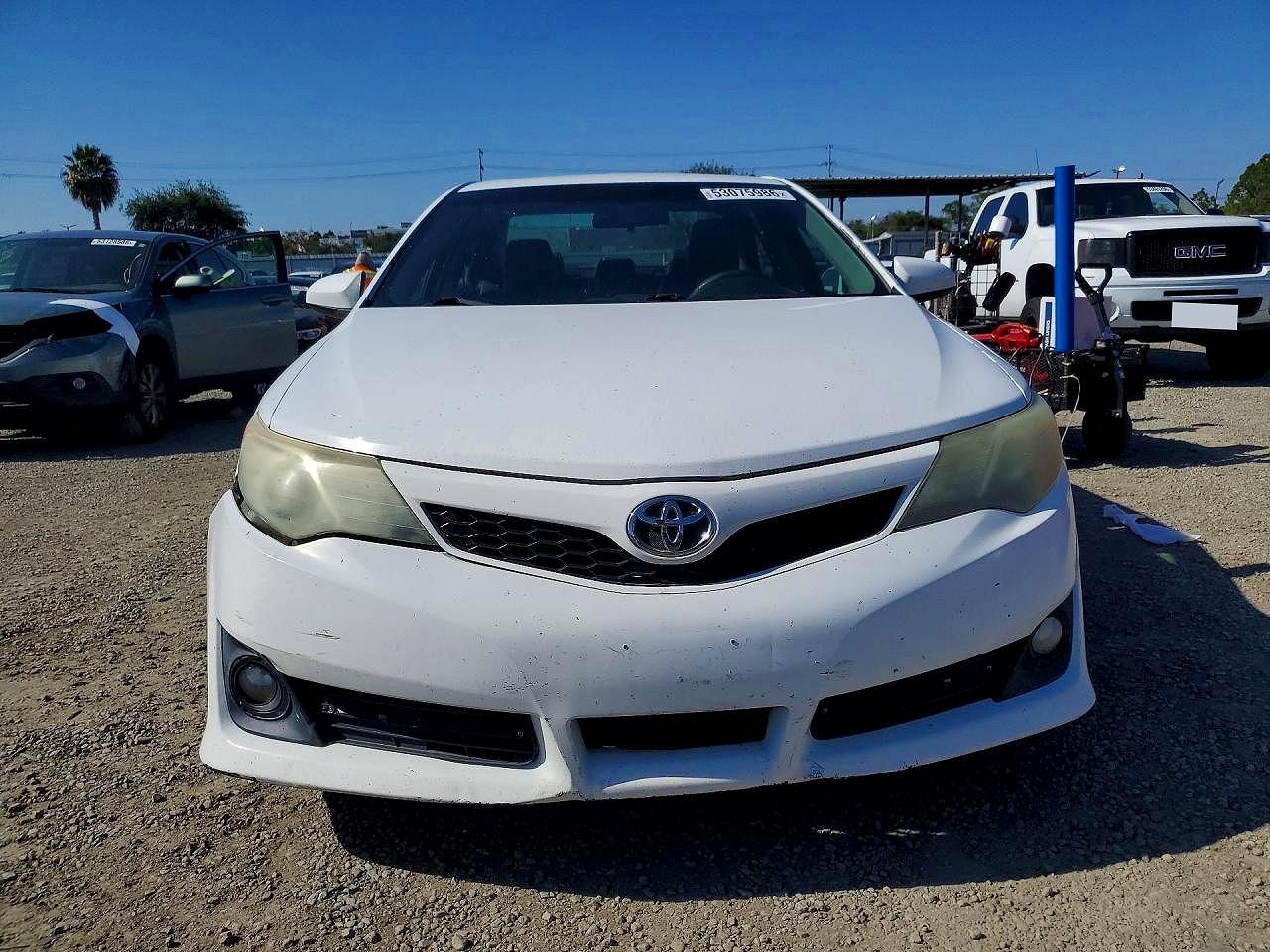 2013 TOYOTA CAMRY SE photo 13
