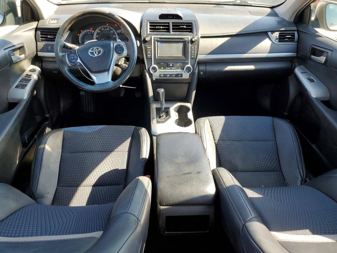 2013 TOYOTA CAMRY SE photo 22