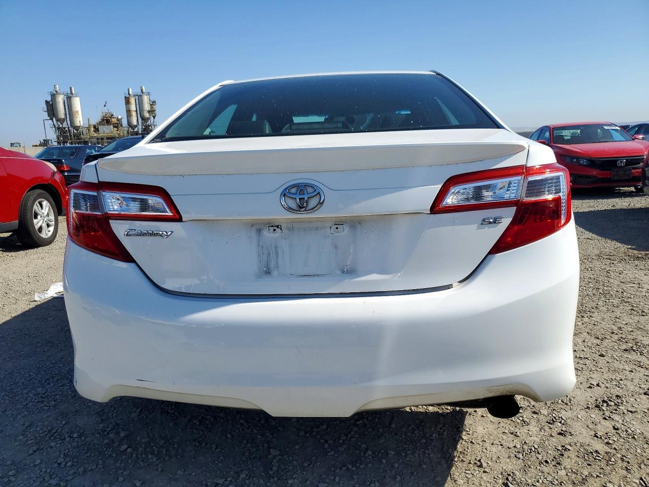 2013 TOYOTA CAMRY SE photo 16