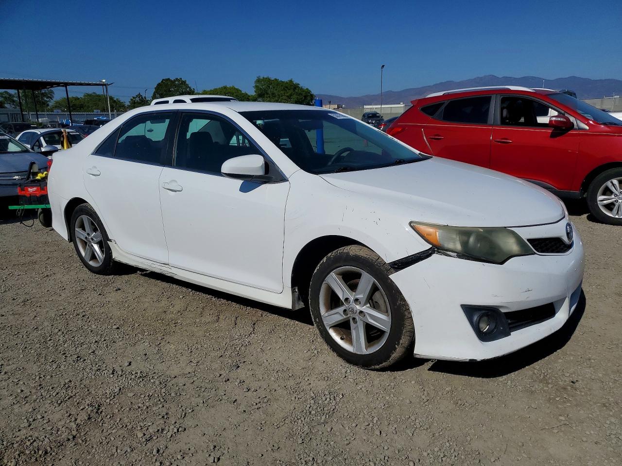 2013 TOYOTA CAMRY SE photo 10