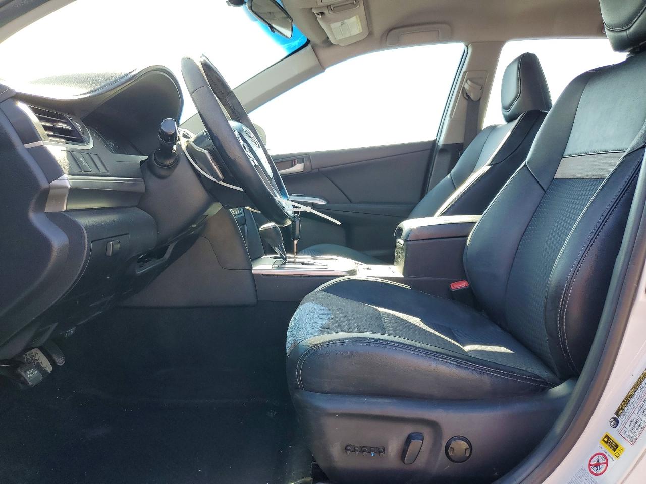 2013 TOYOTA CAMRY SE photo 19