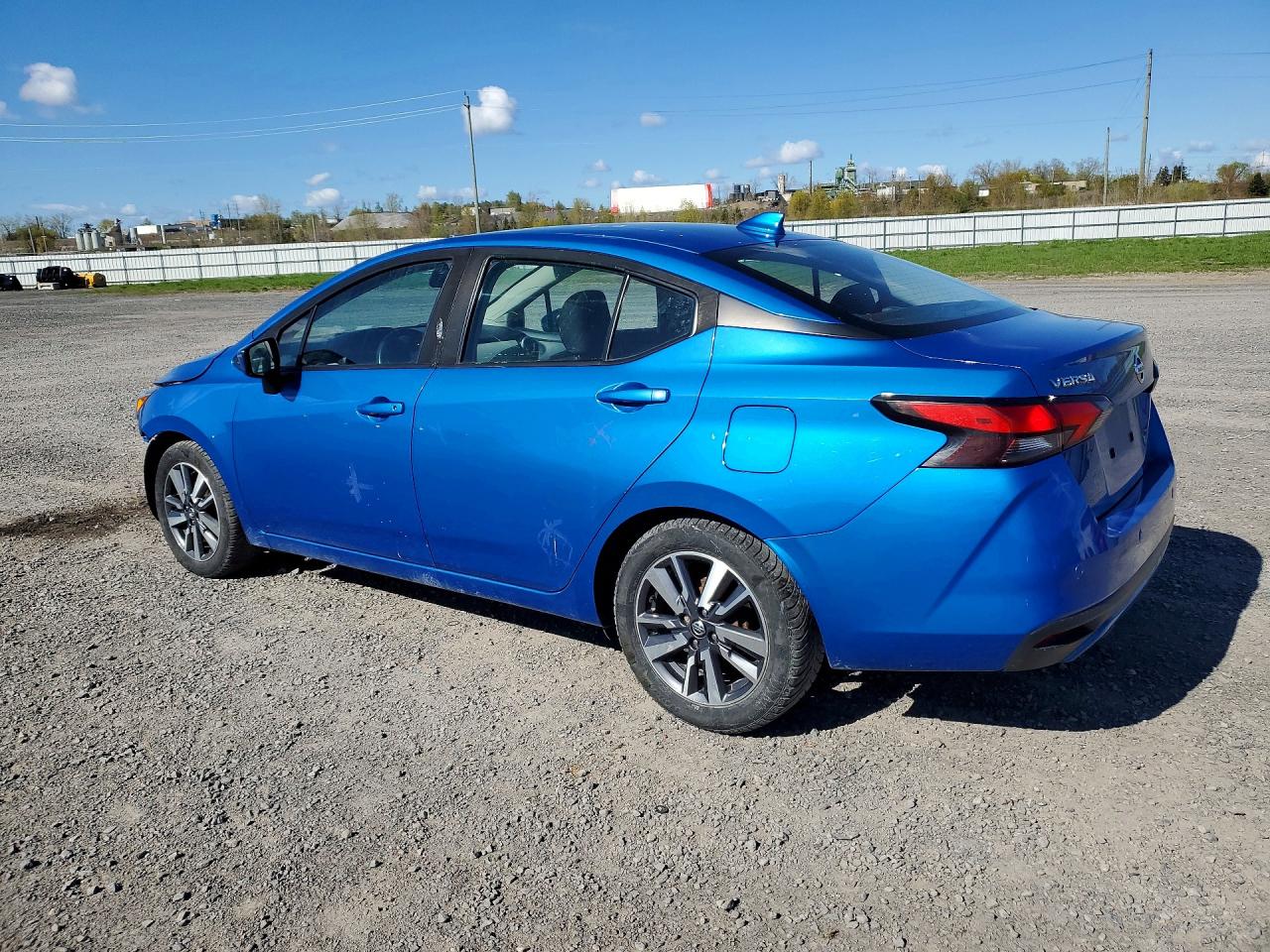 2021 NISSAN VERSA SV photo 4