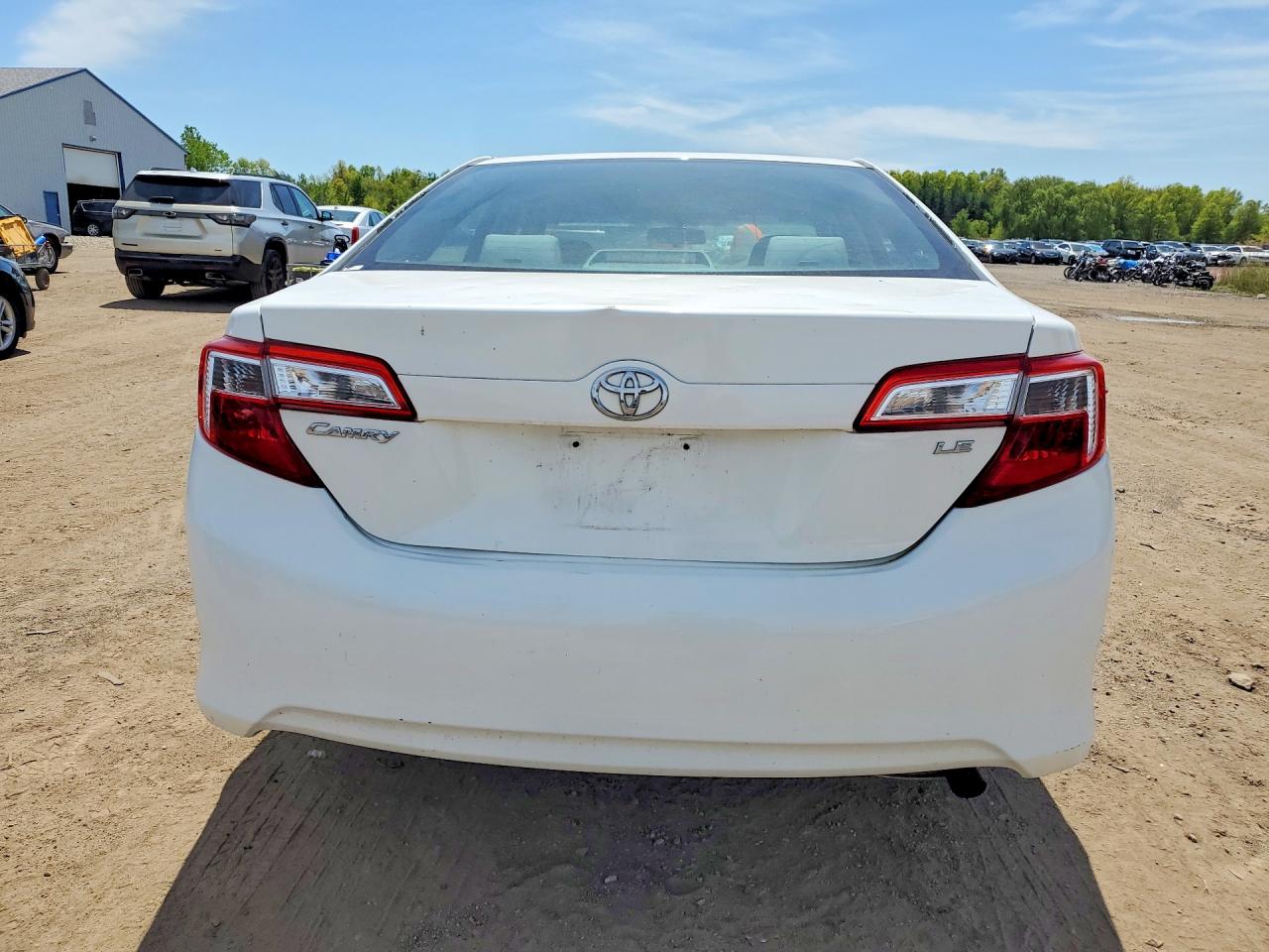 2014 TOYOTA CAMRY LE photo 11